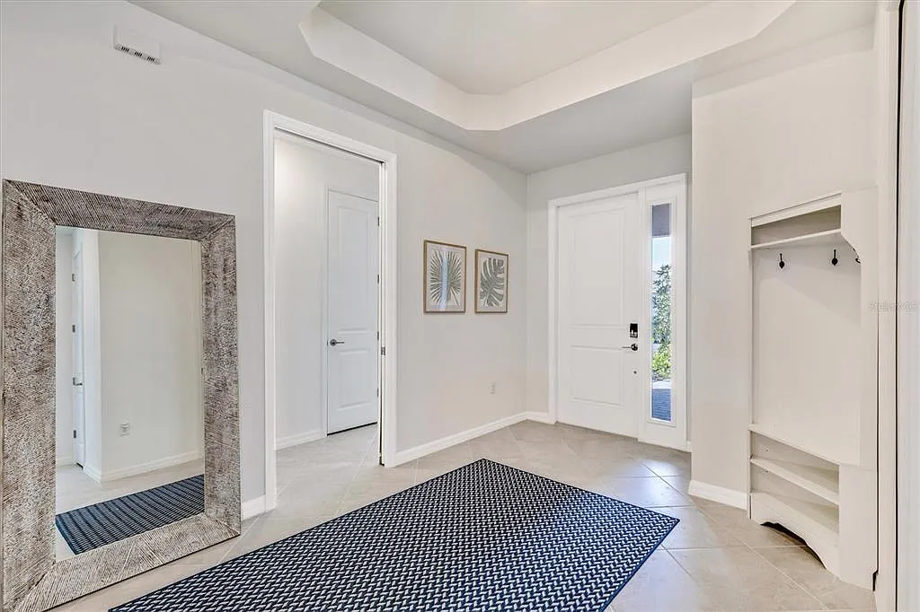 3 bed, 2.0 bath, 2246 sqft, $8,000 — Photo 4