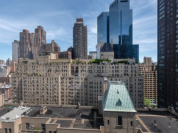 3rd image of 330 W 56th St APT 8G