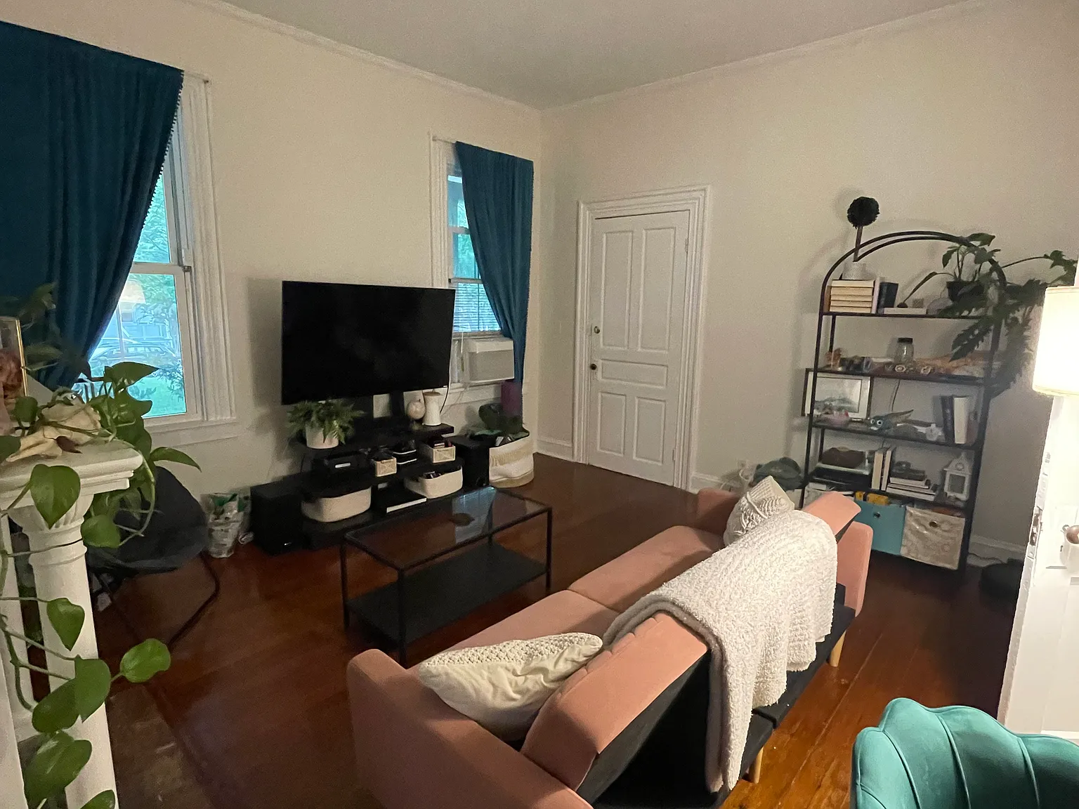 2 bed, 900 sqft, $2,200 — Photo 3