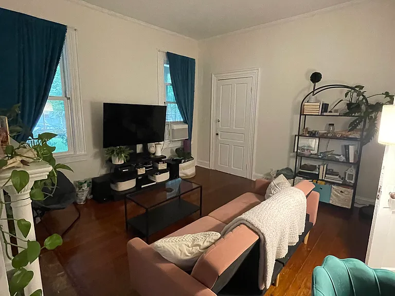 426 Burnside St — Photo 3