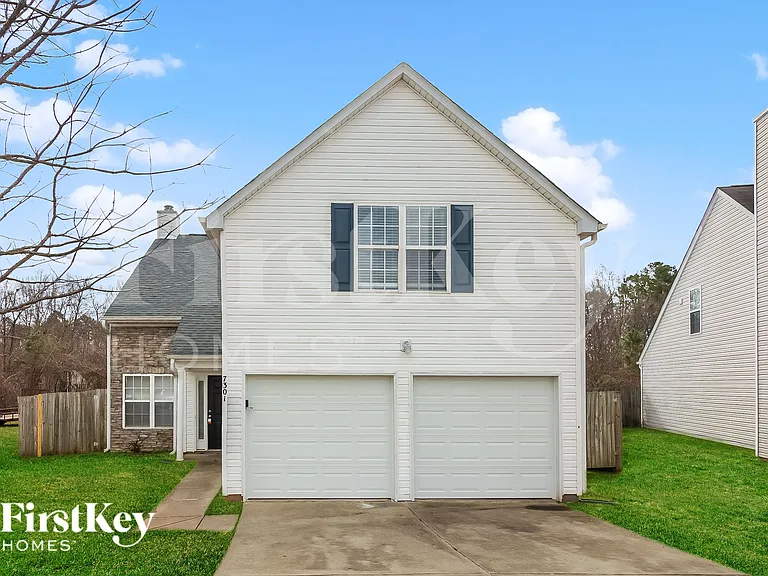 7301 Hidden Creek Dr — Photo 1