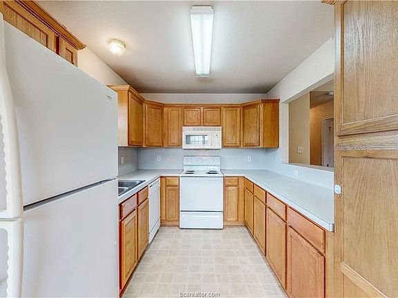 4th image of 3755 Oldenburg Ln