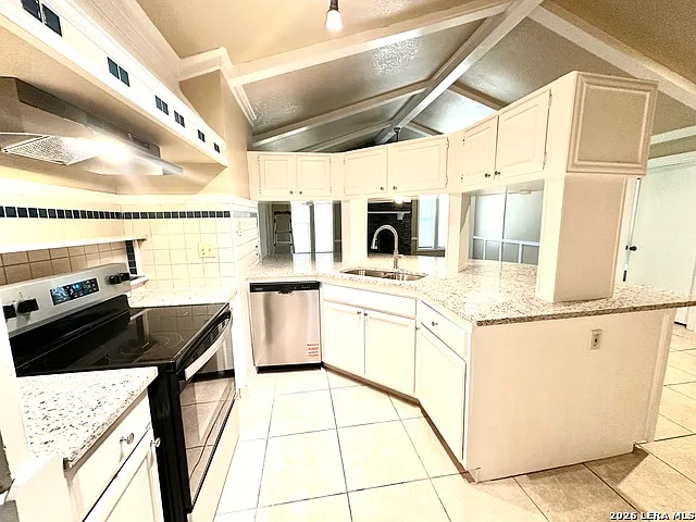 3 bed, 2.0 bath, 1998 sqft, $1,975 — Photo 2