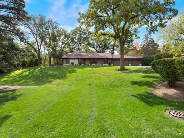 1007 Beau Brummel Dr, Dundee, IL 60118