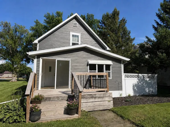 106 2nd St, Gruver, IA 51334