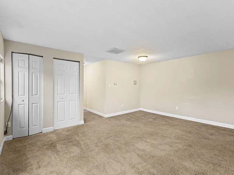 Balsam Avenue Apartments - The Courts — Photo 30