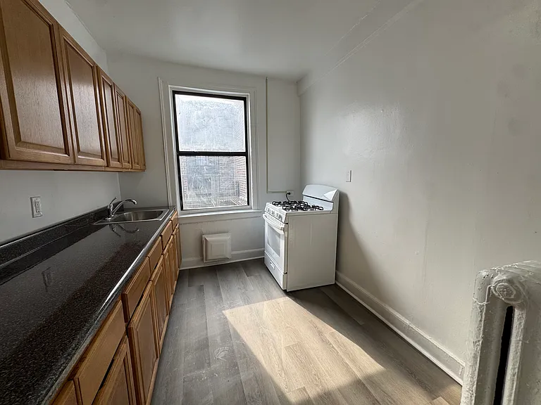 64 Locust Hill Ave — Photo 8
