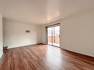14746 Delano St #10 — Photo 11