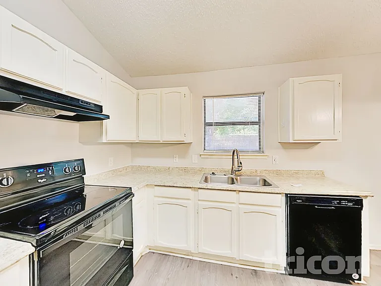 1401 Timbercrest Dr — Photo 6