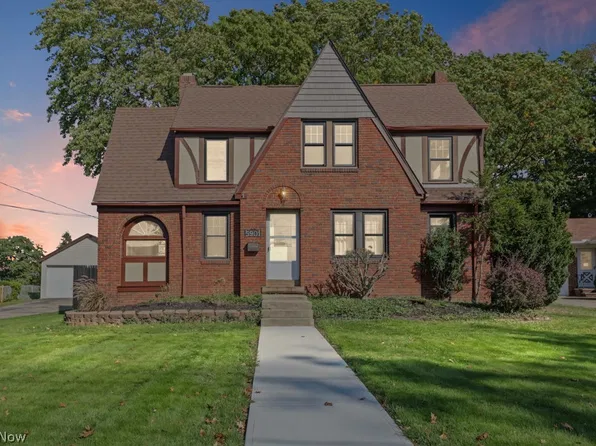 5901 Twin Lakes Dr, Parma, OH 44129