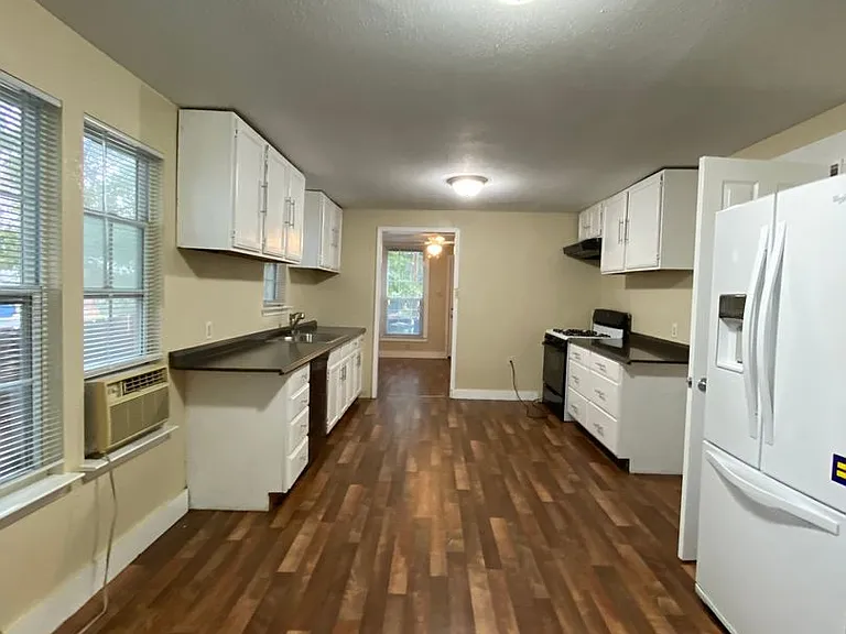 403 Pedernales St — Photo 5