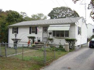 22 Meadowbrook Ave, Warwick, RI 02889