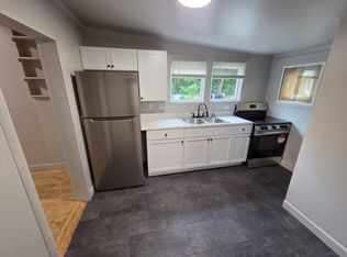 832 N Leroy St, Fenton, MI 48430