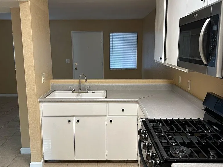 1319 Acacia Ave #5 — Photo 4