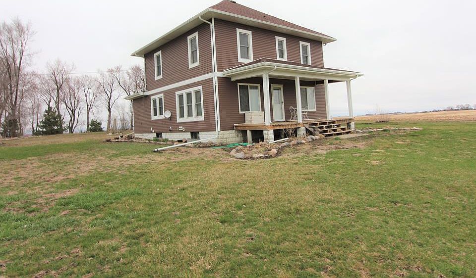 1st image of 3045 350th St