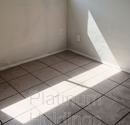 3rd image of 1057 Neville Ave