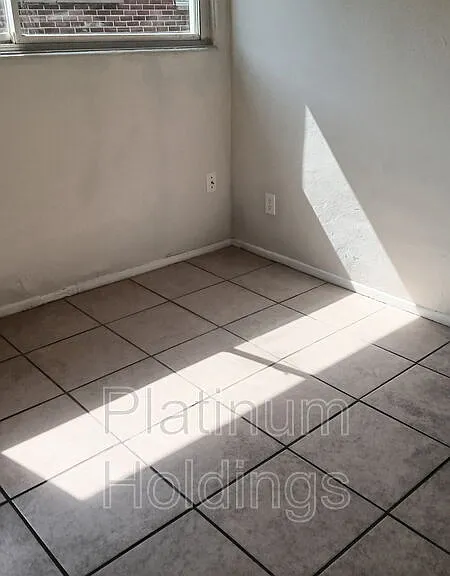 1057 Neville Ave — Photo 3