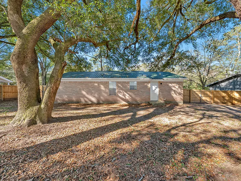 22150 Hill N Dale Dr — Photo 15