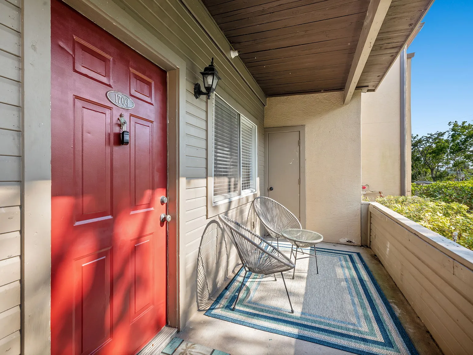 2 bed, 1015 sqft, $3,300 — Photo 2