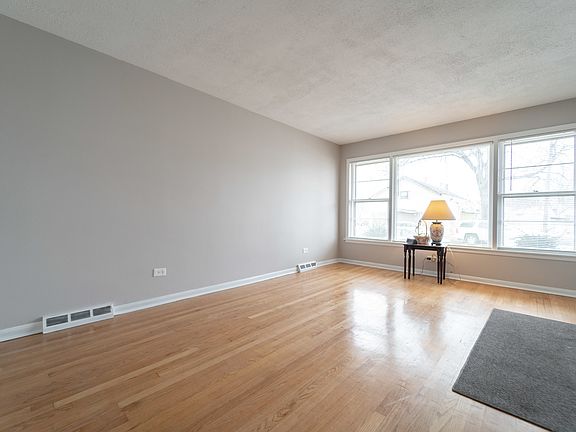 3rd image of 10755 S Green Bay Ave