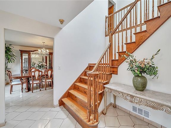 3rd image of 6 Bush Ct