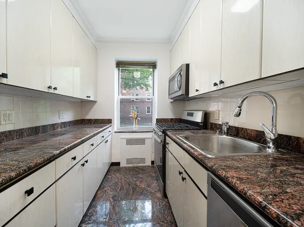 915 East 17th Street image 5 of 11