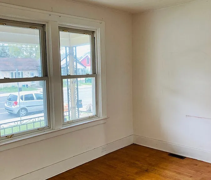 1596 College Ave — Photo 2