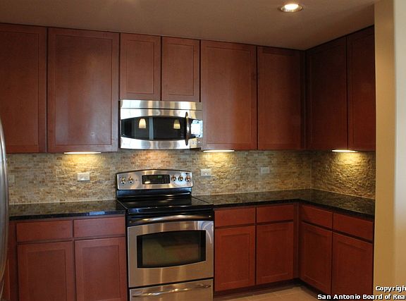 5th image of 215 N CENTER #1603