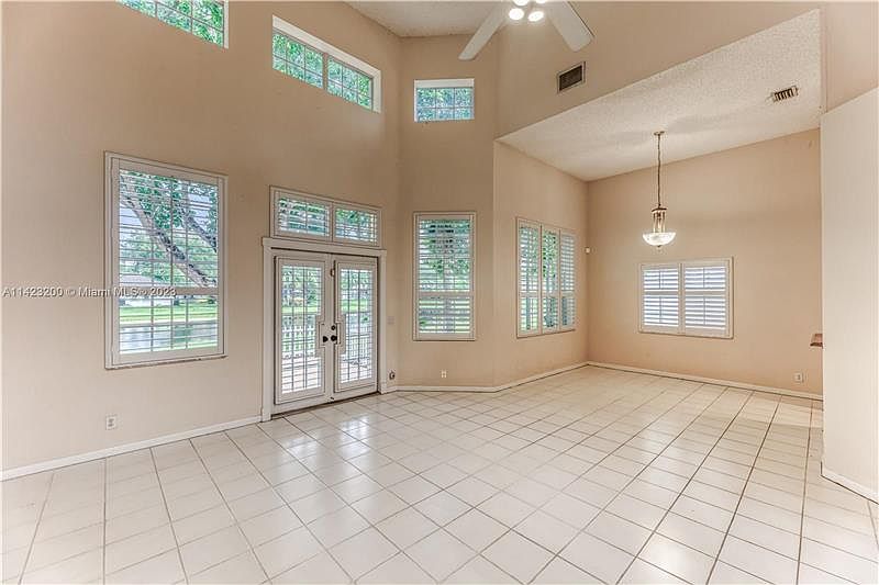 1st image of 1328 Bayview Cir #1328
