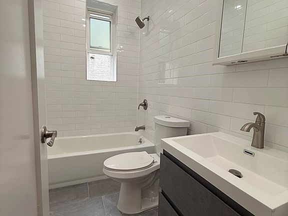 3rd image of 1140 President St #4R
