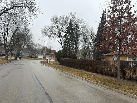 4th image of 1133 Perth Dr