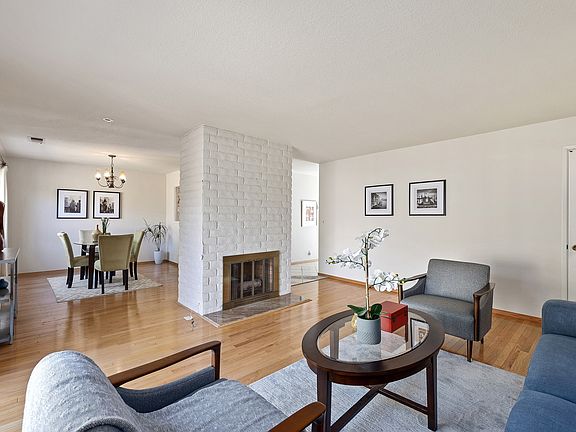 3rd image of 12137 Atrium Dr