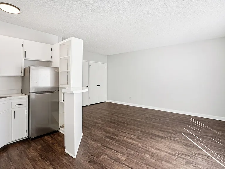238 South Serrano Ave — Photo 9