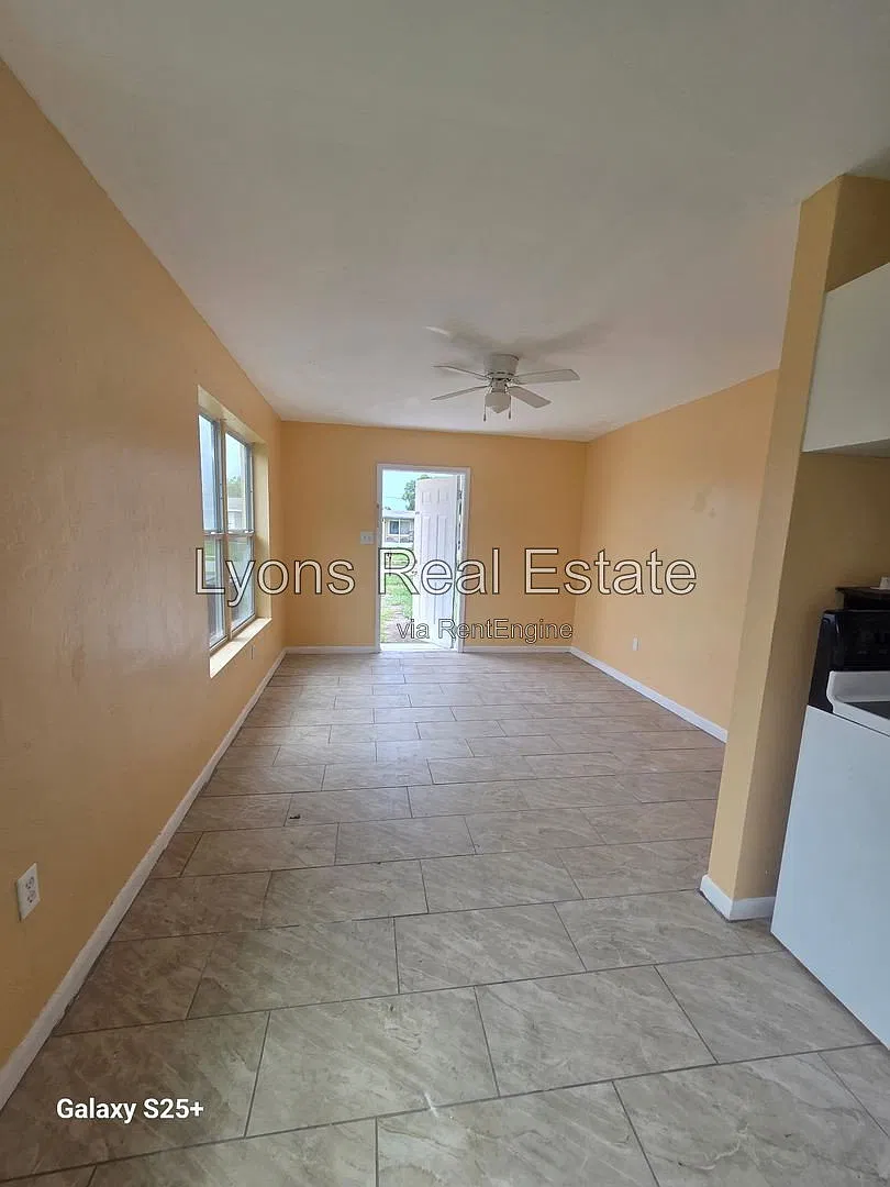 3 bed, 1.0 bath, 1105 sqft, $1,395 — Photo 3