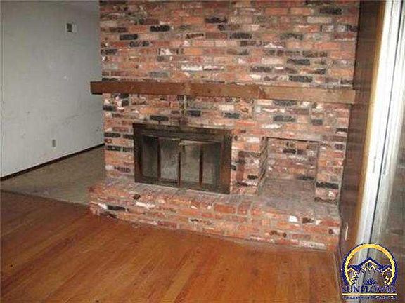 4th image of 7843 Haskell Ave