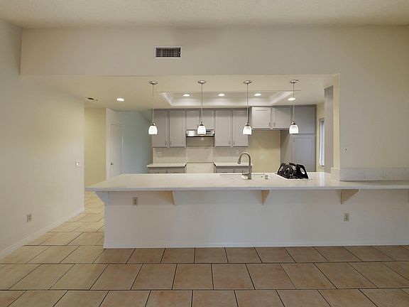 4th image of 2626 S Lemon Pl