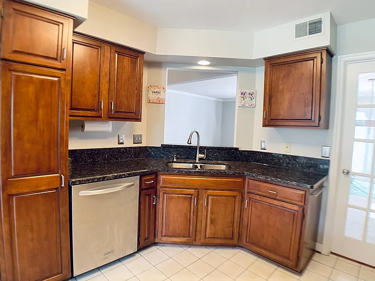 3903 Clares Ct — Photo 6