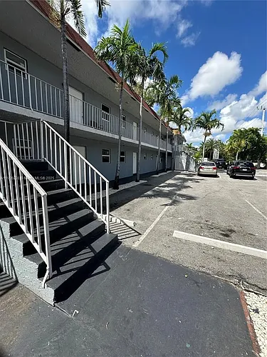 Deerfield Beach Manor Photo 1