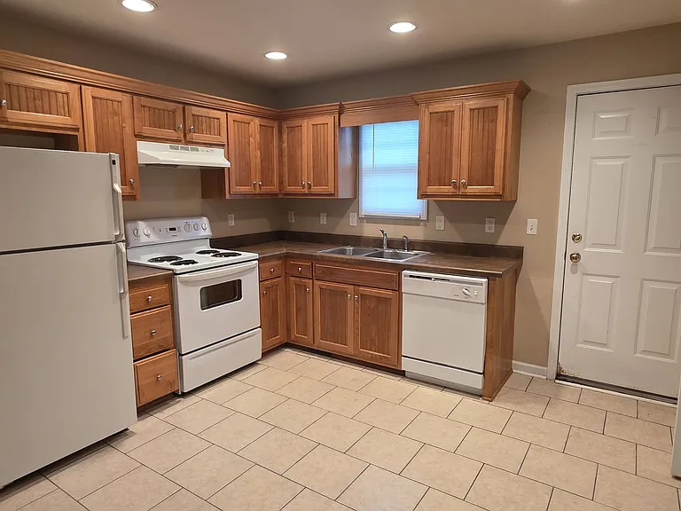 306 N Polk St — Photo 4
