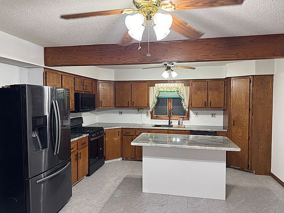 5th image of 407 Maple St