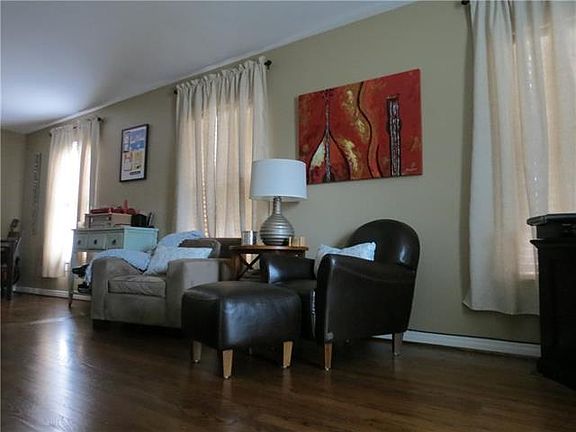 2nd image of 4515 Calmont Ave