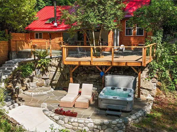 1709 Falcon Heights Rd, Langford, BC V9B 6H6