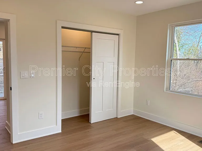 240 McGregor Ave #1 — Photo 5