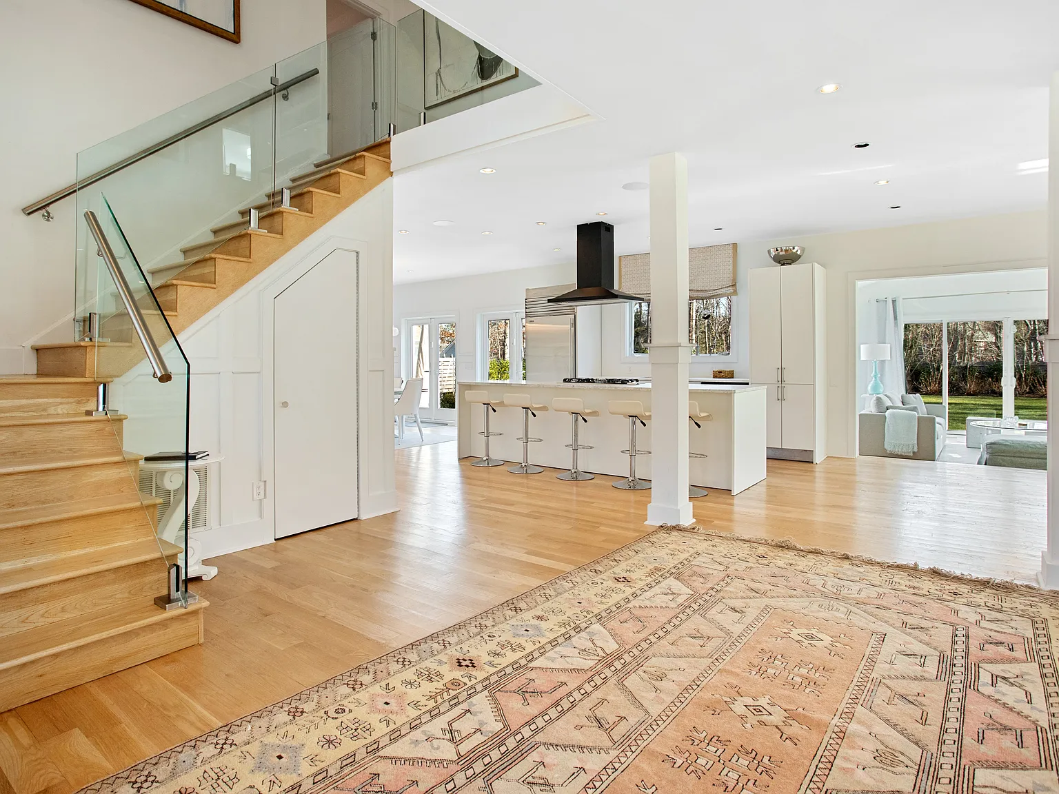 New to Market East Hampton With Pool House — Photo 2