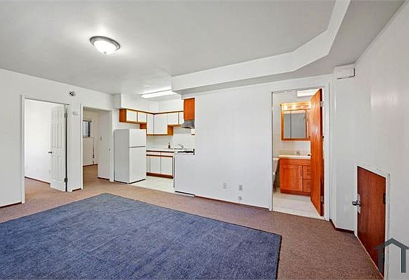 4th image of 3320 Macarthur Blvd #B