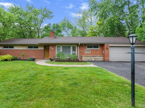28317 New Castle Rd, Farmington Hills, MI 48331
