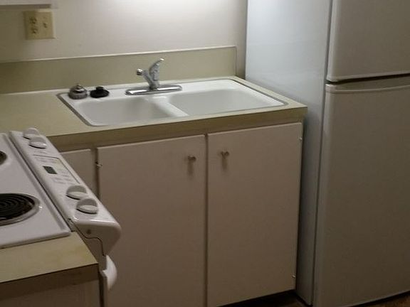 3rd image of 3724 Jackson St APT 106