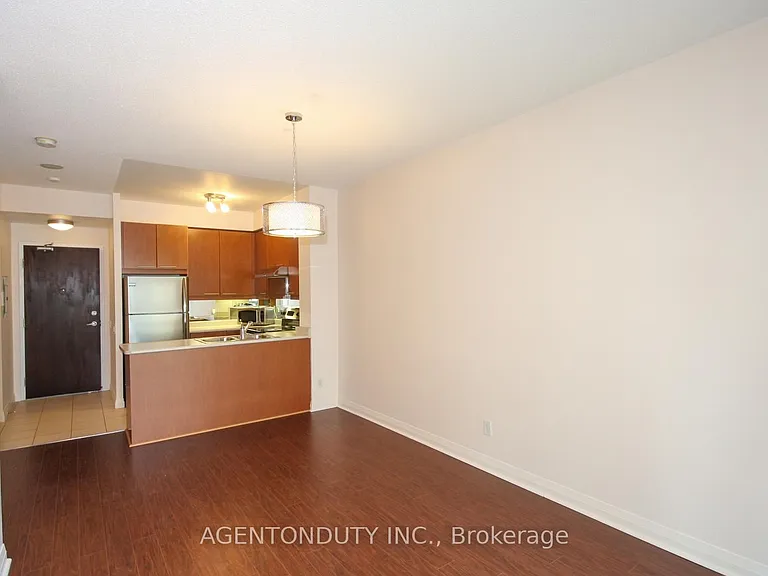1121 Bay St #708 — Photo 5