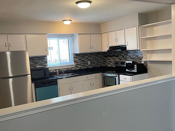 5th image of 412 Meadow Woods Ln APT 412