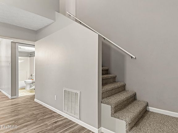 5th image of 2423 Chimney Ridge Rd